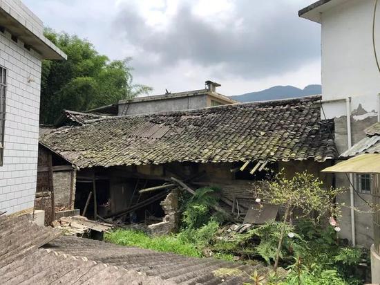 卢广生家以前住的老房子，有一百多年了，在2013年4·25地震中被毁。新京报记者解蕾 摄