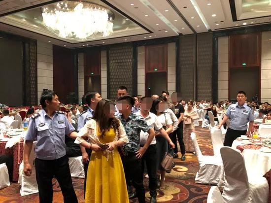 传销团伙五星级酒店摆生日宴警方赶到带走318人