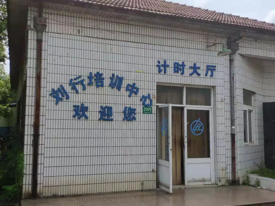 驾校教练车图片