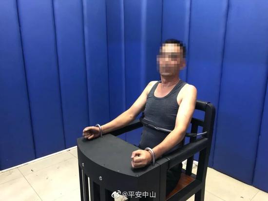 英皇网:任达华返港进ICU 英皇:手伤较重怕伤及神经线 犯罪嫌疑人陈某 图源:@平安中山