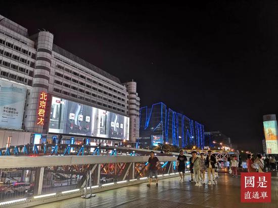 北京夜生活:谁说北京没有夜生活?北京公布首批“夜京城”地标 西单 霍晨萌 摄