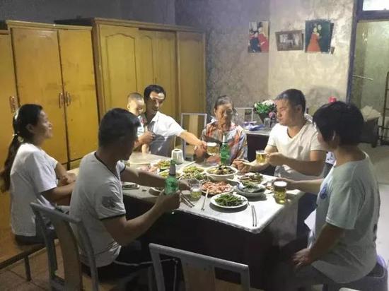 卫潇雨 实习生 郑丹 邓鹏卓中秋是象征团圆的节日,吴自牧《梦梁录》里