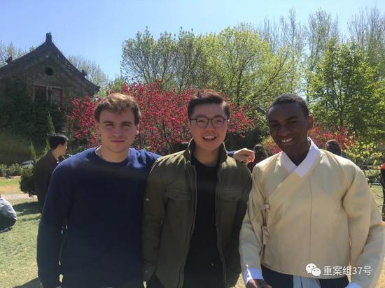 中国是否跟进降息?央行行长回应