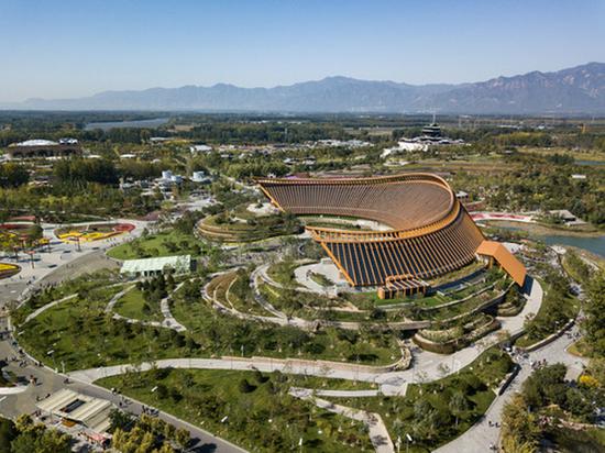 这是北京世园会中国馆(10月7日无人机拍摄).新华社记者 鞠焕宗 摄