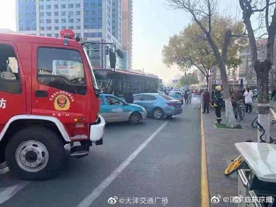 天津公交司机:天津一公交司机突发昏厥致多车事故 致两人受伤