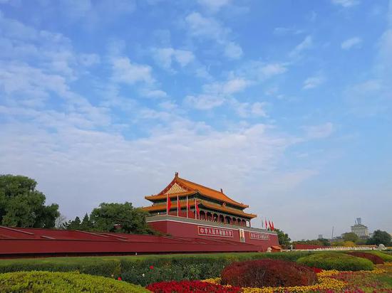 外媒:在这点上 印度和中国真没法比 2019年11月3日,天安门广场在蓝天白云映衬下,景致壮美 图 via VCG