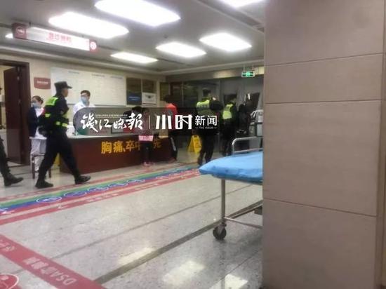 现场视频直播女子捅伤丈夫 家属称她受家暴多年