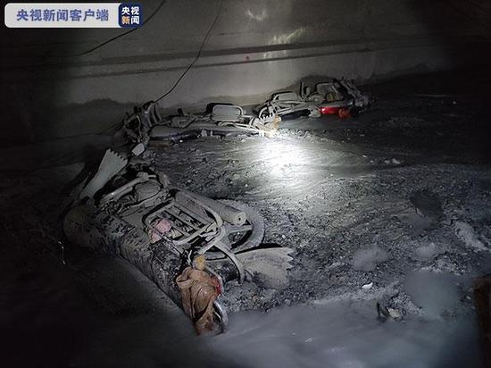 云南在建隧道突泥涌水事故致7人遇难 仍有5人失联