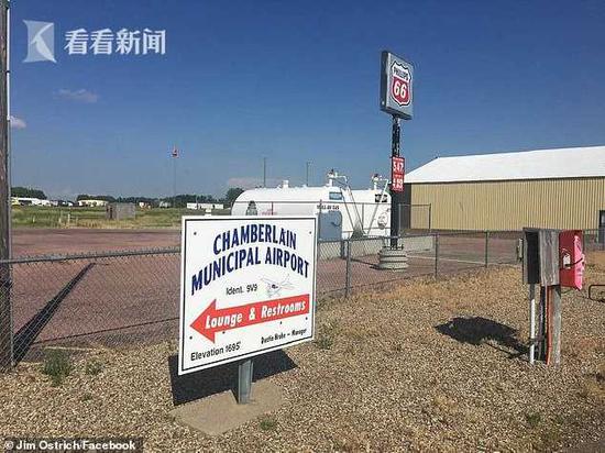 外国一家12口打猎归来飞机失事9死3伤 登机前留影