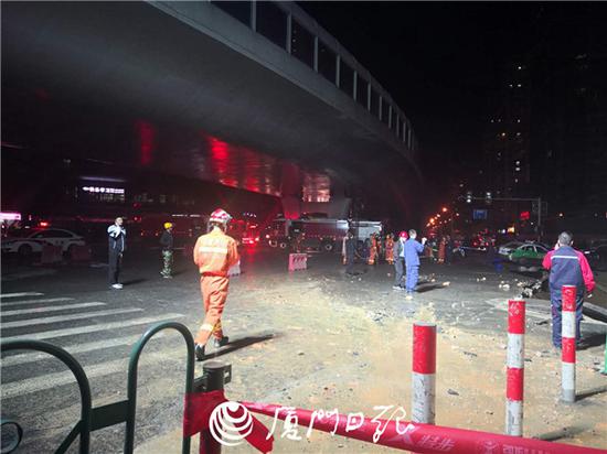 厦门吕厝附近发生地面陷落 有车辆陷入