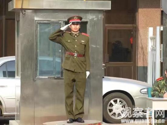 萌娃:爸爸在香港当兵 爸爸是大英雄
