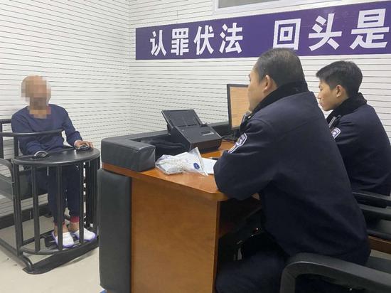 新年“首贼”北京站落网 监控视频拍下作案全过