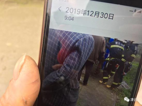 居民向记者证实,网络所传视频中,消防员室外操作消防设备,居民喊“没水”时,时间已经9点多