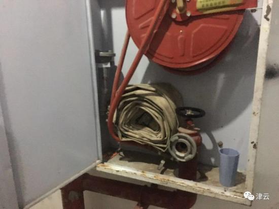 刘健称自己打开14层消防栓,水流只有一点点