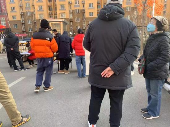  冠华苑小区门口 图片来源：受访者提供