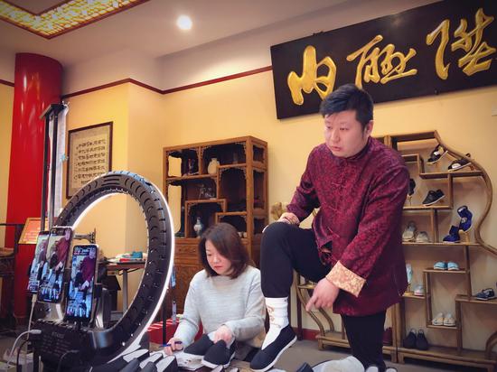 分手后各自安好?杨幂宅家做美食,魏大勋防护到位抗疫情