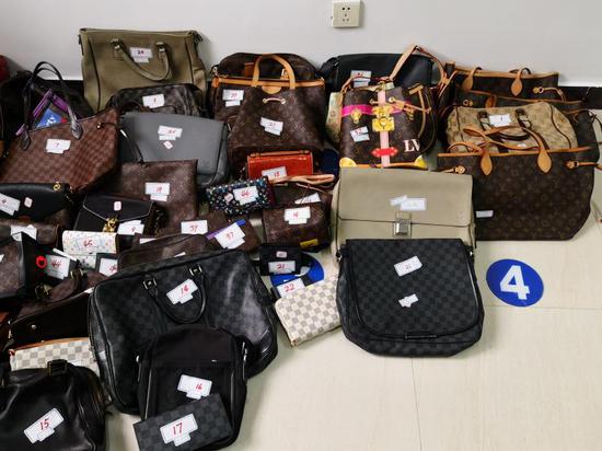 涉案假包。 渝北区检察院 供图