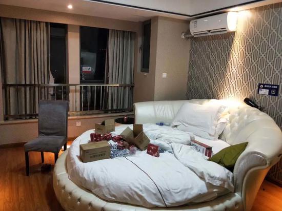 北青网综合浙江6名男女深夜开房，传出奇怪声响……全被警方带走！