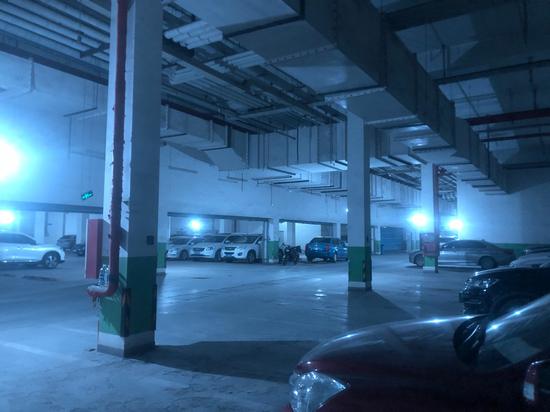 小区一次性收36年停车费？业主质疑，开发商这样