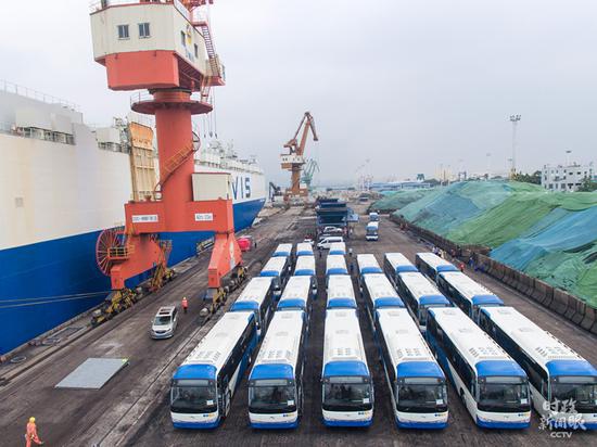 △5月27日，200辆金龙客车从厦门码头启航前往塞浦路斯，这一单创下了中国客车出口欧州单笔数量最大的新纪录。