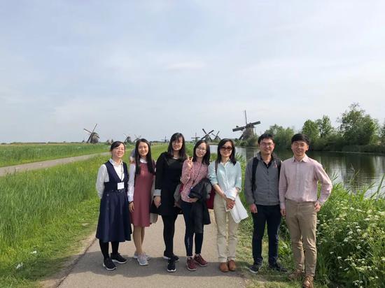 易莉和她的团队。受访者供图
