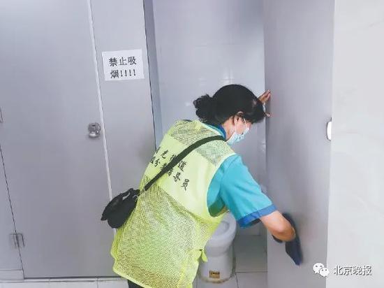 北京日报|北京小区公厕 差别咋这么大？