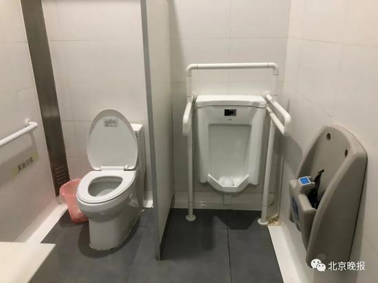 北京日报|北京小区公厕 差别咋这么大？