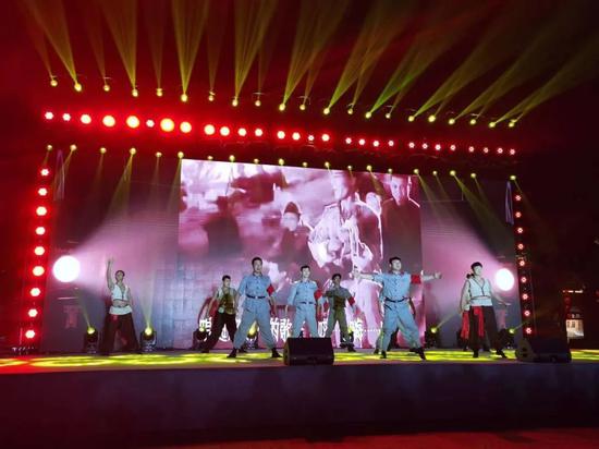 111亿元！1474万人次！