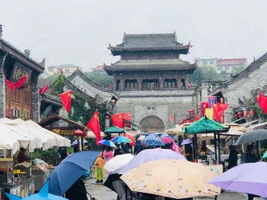 111亿元！1474万人次！