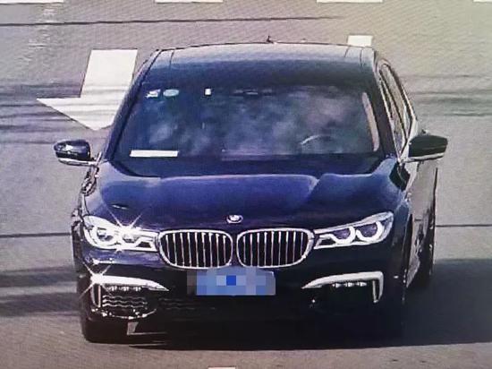 单手飙车时速超250公里被全网通缉的宝马男 判了