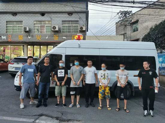 “高手如云”的微信投资群50人 49个都是骗子