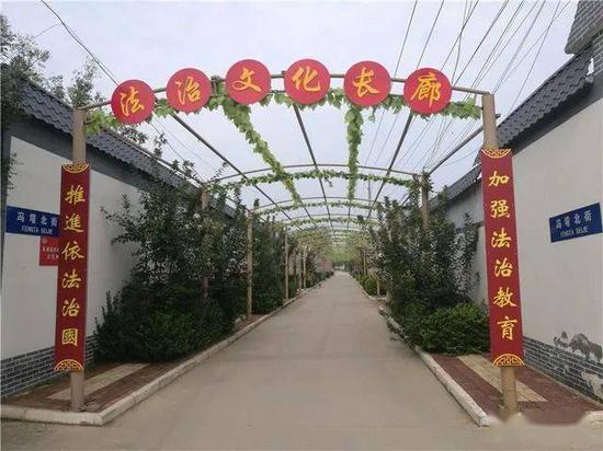  ▲河北省衡水市阜城县冯塔头村法治文化长廊