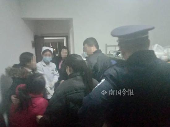 深夜 同居一屋广西柳州4名女子呕吐昏迷 今晨医院传来消息 新浪新闻 深夜 同居一屋广西柳州4名女子呕吐昏迷 今晨医院传来消息 新浪新闻