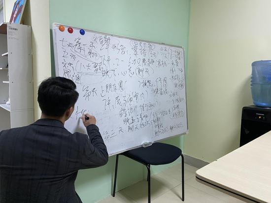 不良PUA组织:把女性当“猎物”,以“TD”为成功