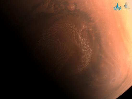 这是国家航天局公布的“天问一号”拍摄的高清火星影像图。新华社发(国家航天局供图)