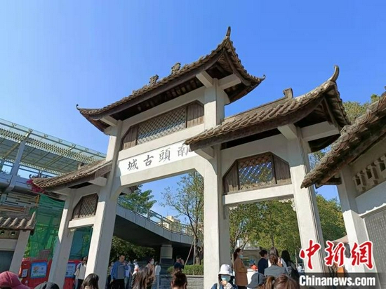 南头古城牌坊. 左雨晴 摄