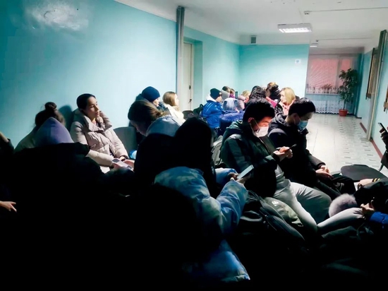 2月24日，中国留学生躲在宿舍地下一层避难。图/受访者提供