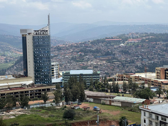 △卢旺达首都基加利市容整洁，治安良好，成为非洲发展的新星。