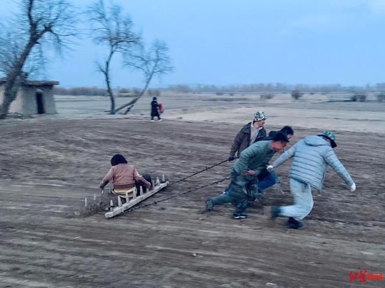 花絮照 海清体验生活
