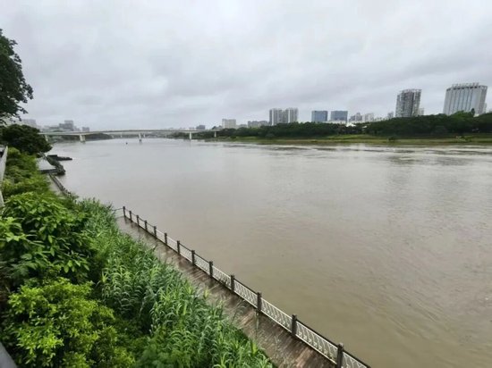 大暴雨、特大暴雨！广西多地公告“非必要不外出”，南宁防汛应急响应升至一级，有水库坝体出现缺口