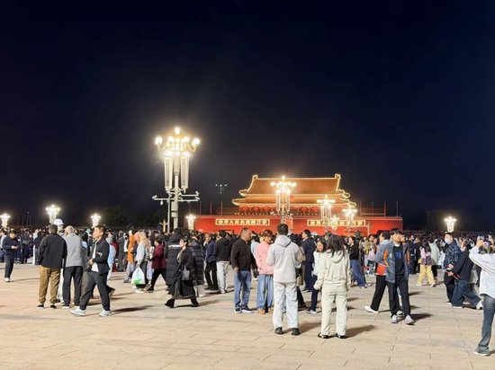 10.1万人！齐聚天安门广场为祖国庆生