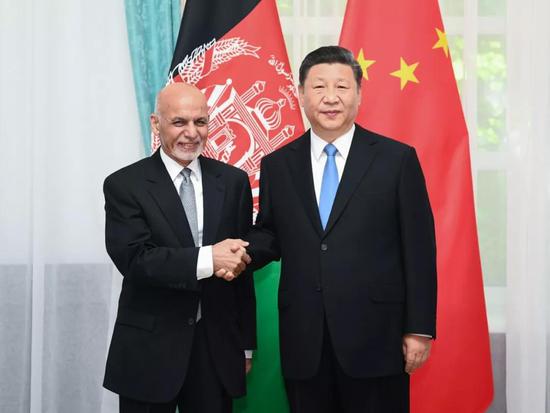 6月13日，国家主席习近平在比什凯克会见阿富汗总统加尼。新华社记者 谢环驰 摄