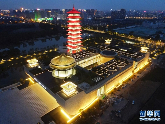 这是2021年6月8日拍摄的扬州中国大运河博物馆夜景（无人机照片）。新华社发（孟德龙 摄）