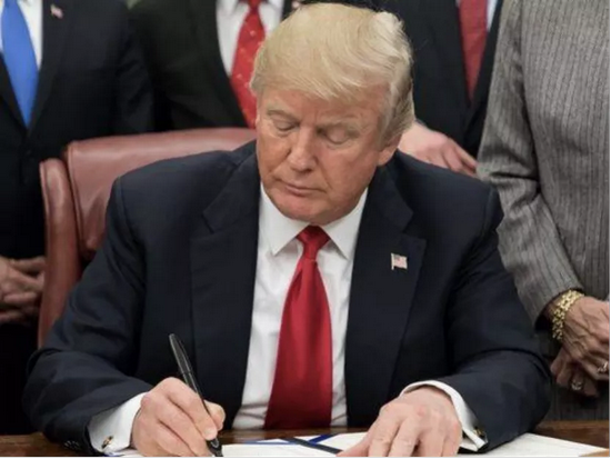 2018年4月，时任美国总统特朗普签署所谓“台湾旅行法”