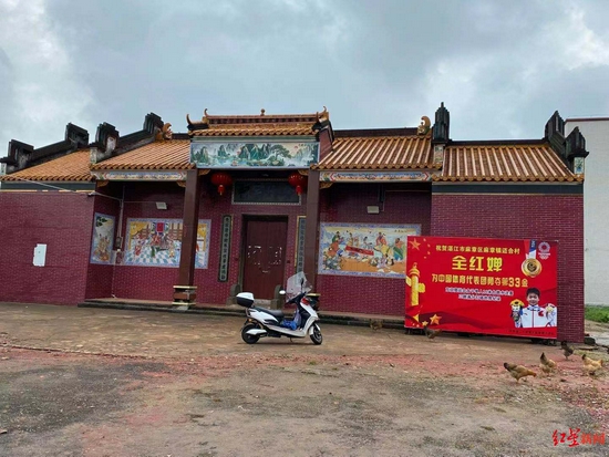 全氏宗祠前 记者韦星 摄