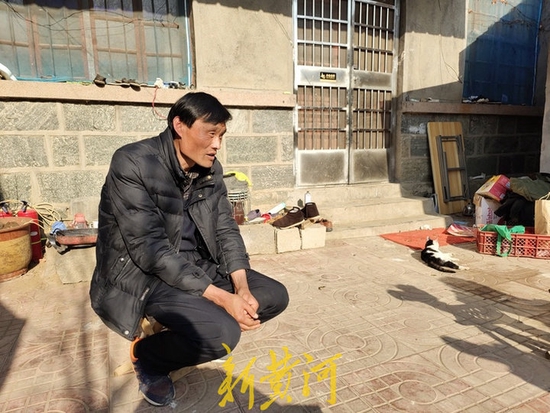 今年4月份，程运付家的小院里新铺了地砖。