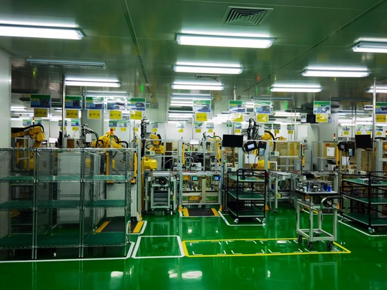 日本电产旗下尼得科艾莱希斯电子（浙江）有限公司工厂生产车间。（新华社记者 殷晓圣 摄）