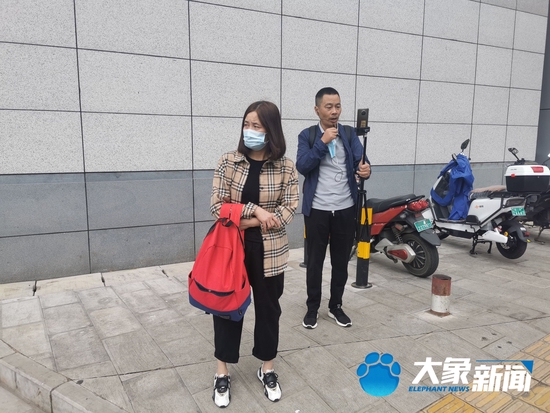 南京女大学生被害案二审宣判，受害者父亲：洪峤听到结果后瘫坐椅子上