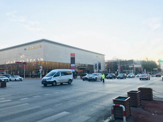  2022年12月10日，河北省保定市的街头恢复往日繁华。图/IC photo 