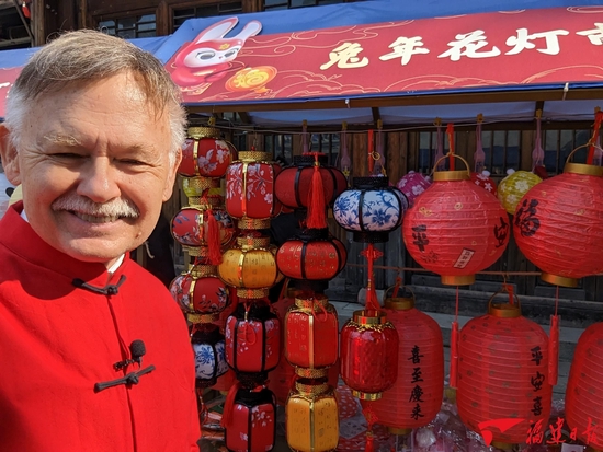 潘维廉在中国感受兔年春节氛围。（采访对象供图）